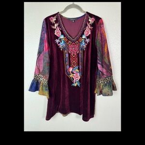 Calessa floral Embroidered  Velvet Tunic Top Size Medium Flare sleeves Blossom